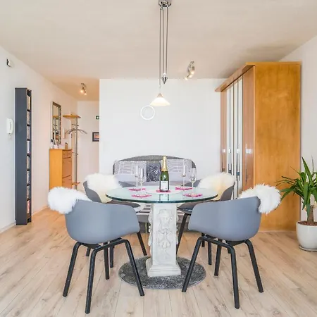 Daire Luxueuze Vakantiestudio Met Zeezicht En Terras In *